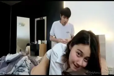 Baru sampe rumah, kontol abang langsung bikin aku muncrat