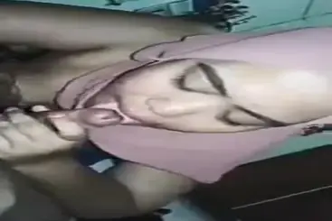 Jilbab Pink Kulum Kontol Rakus Terdiam